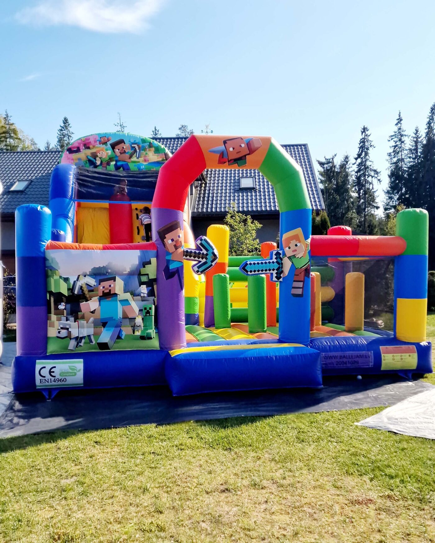 Minecraft piepūšamā atrakcija — foto 1