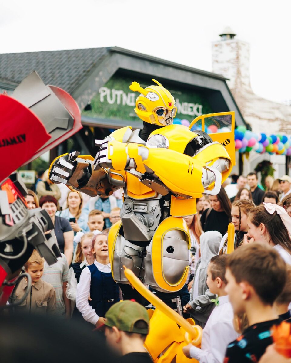 Bumblebee robots animators bērnu ballītē