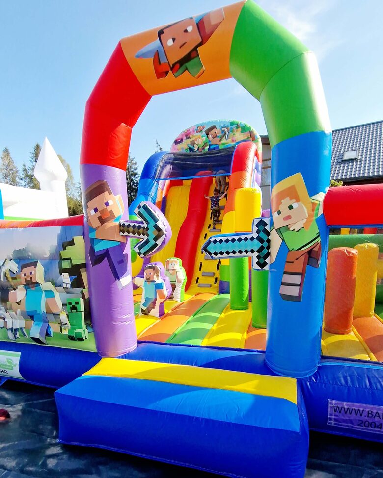 Minecraft piepūšamā atrakcija