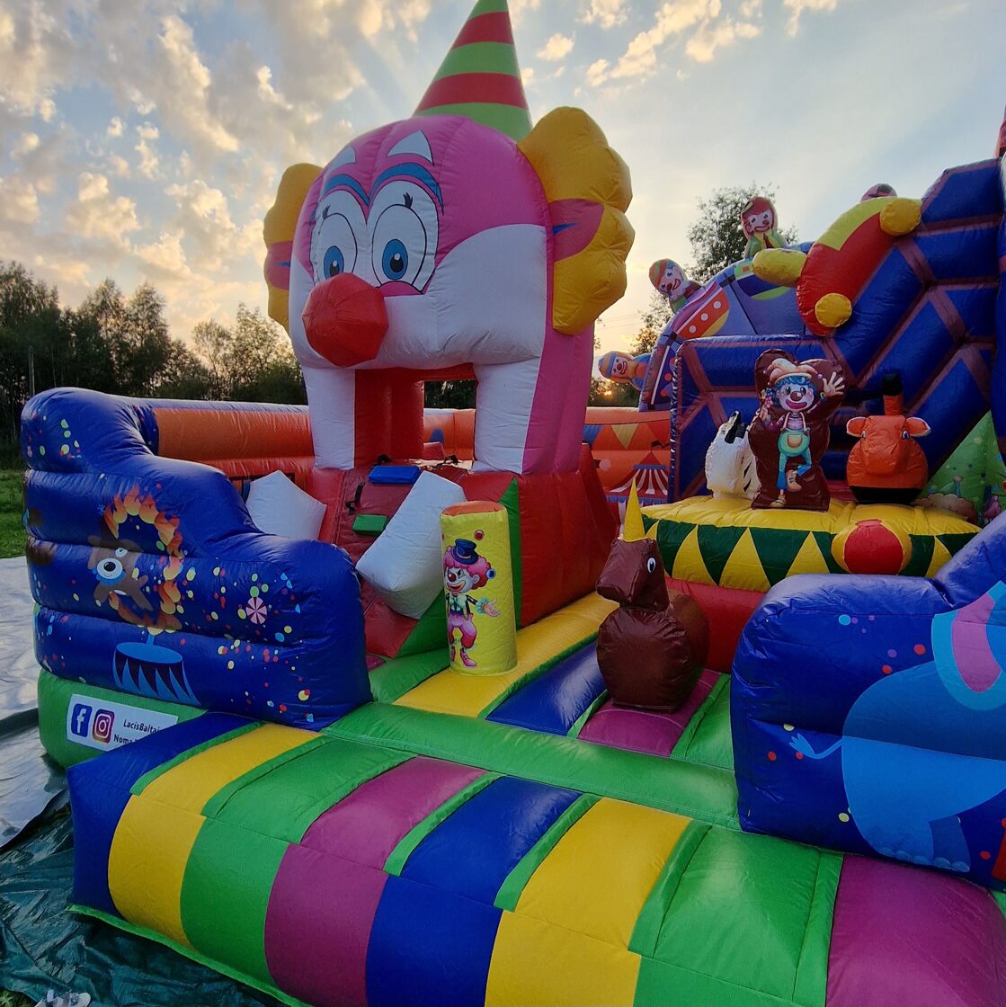 Cirks piepūšamā atrakcija noma bērnu pasākumam