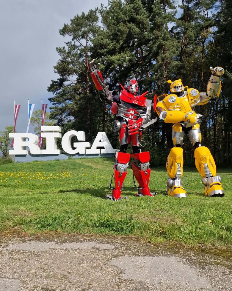 robots-transformeris-bumblebee-dzimšanas-dienā
